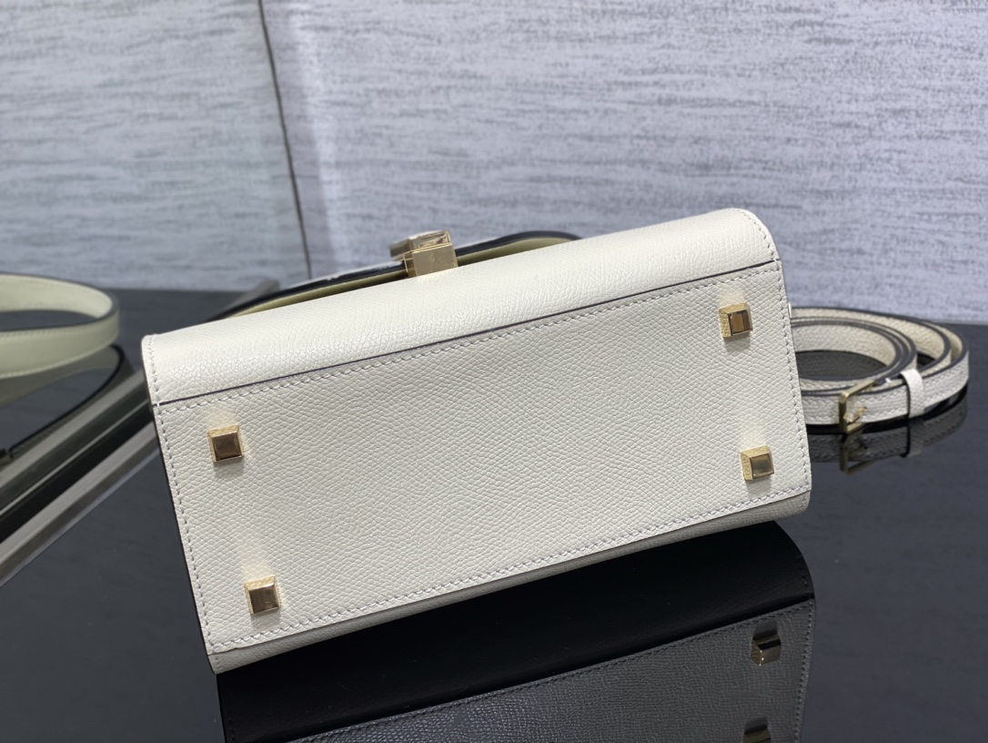 Handbag VALEXTRA size *'* - vstockx