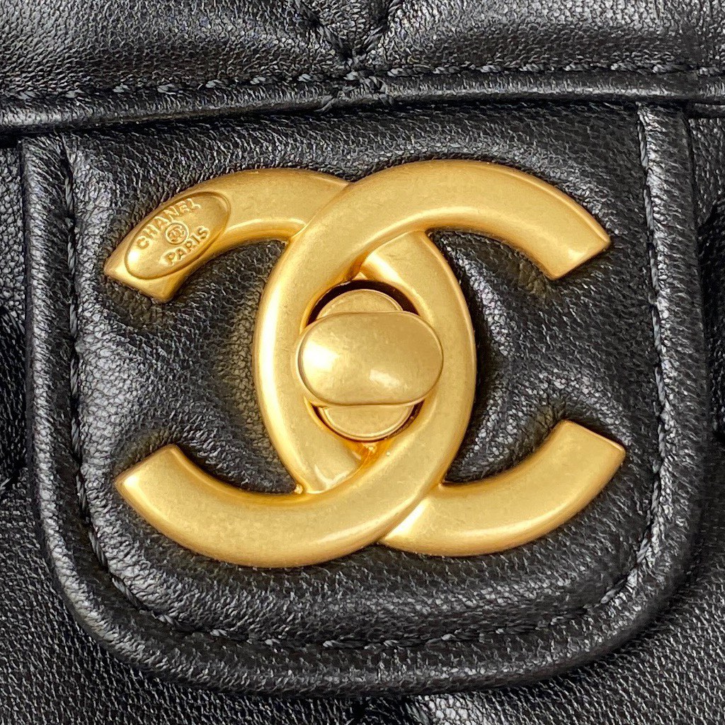 Handbag Chanel AS3648 size 17X14.5X7.5 cm - vstockx