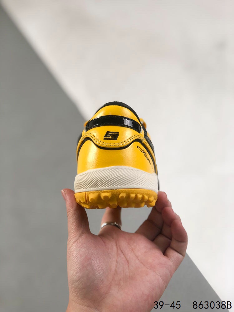 ASICS football shoes 1 - vstockx