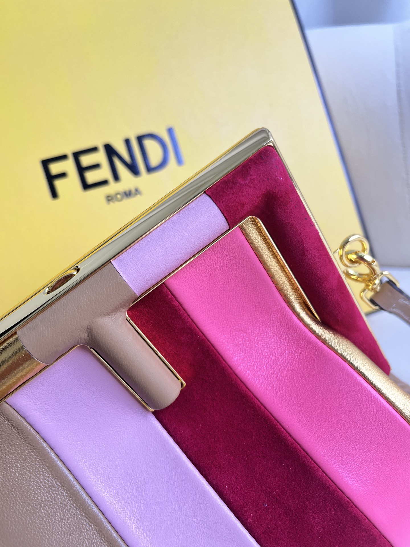 handbags FENDI 129 size:26*18*9.5cm - vstockx