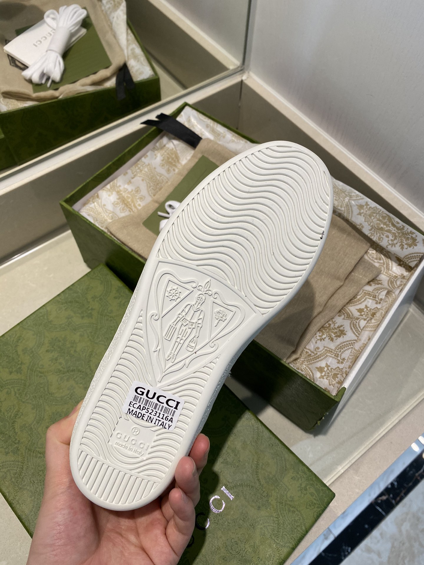 Gucci Women's Ace sneaker with bee sneaker 4 - vstockx