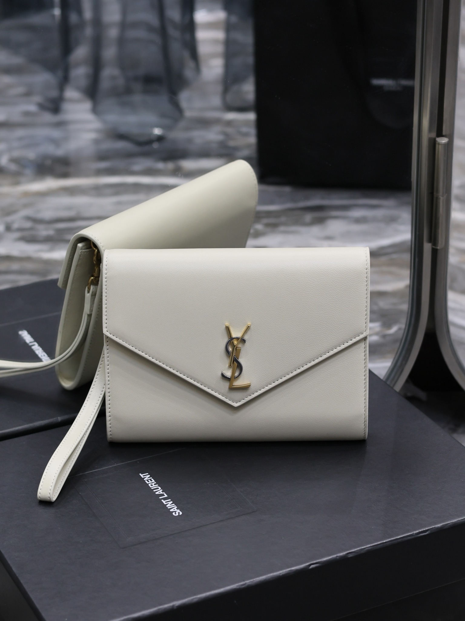 Handbags SAINT LAURENT 617662 size 21  6  3 cm - vstockx