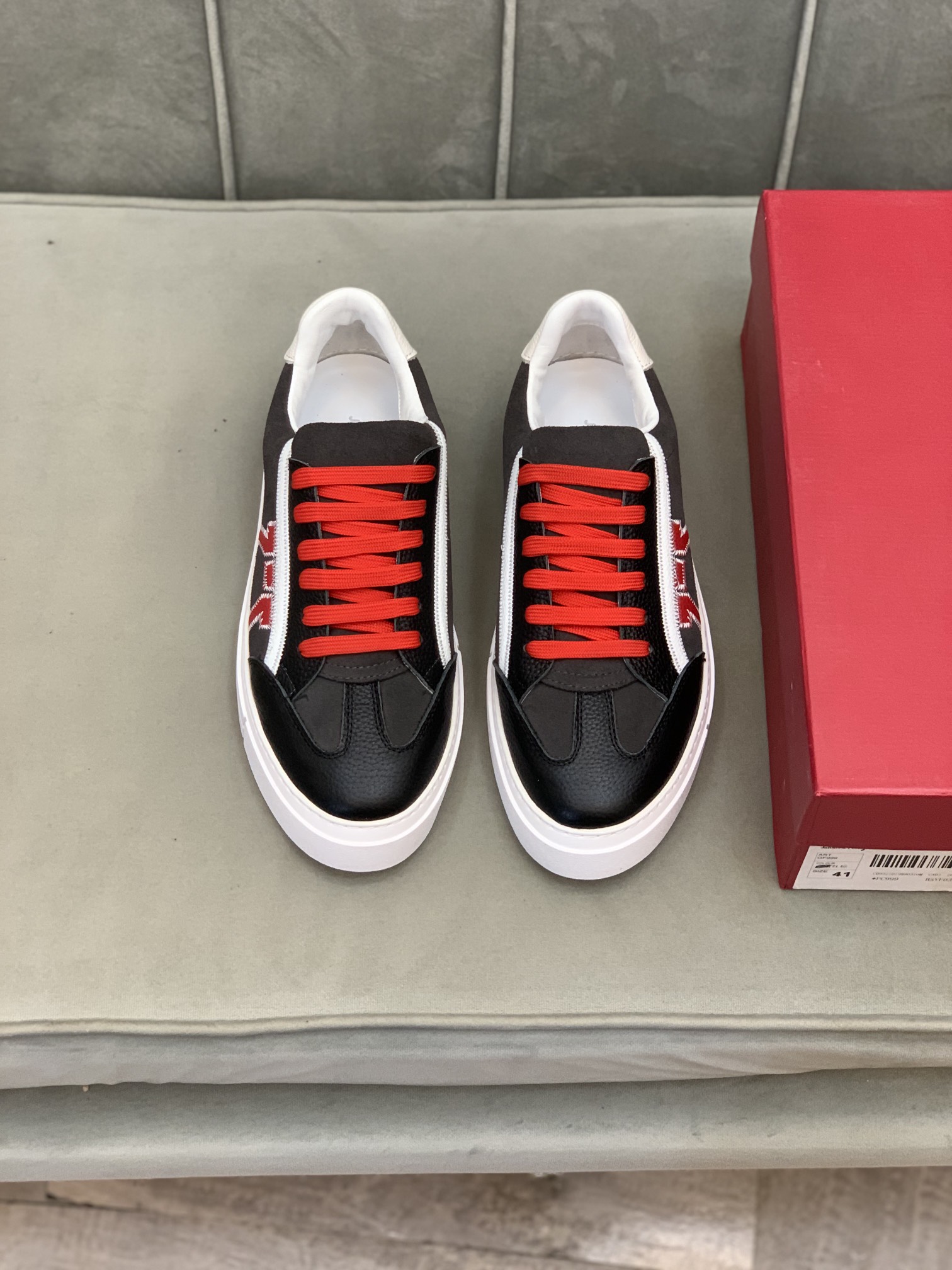 Salvatore Ferragamo Gancini Sneaker 10 - vstockx