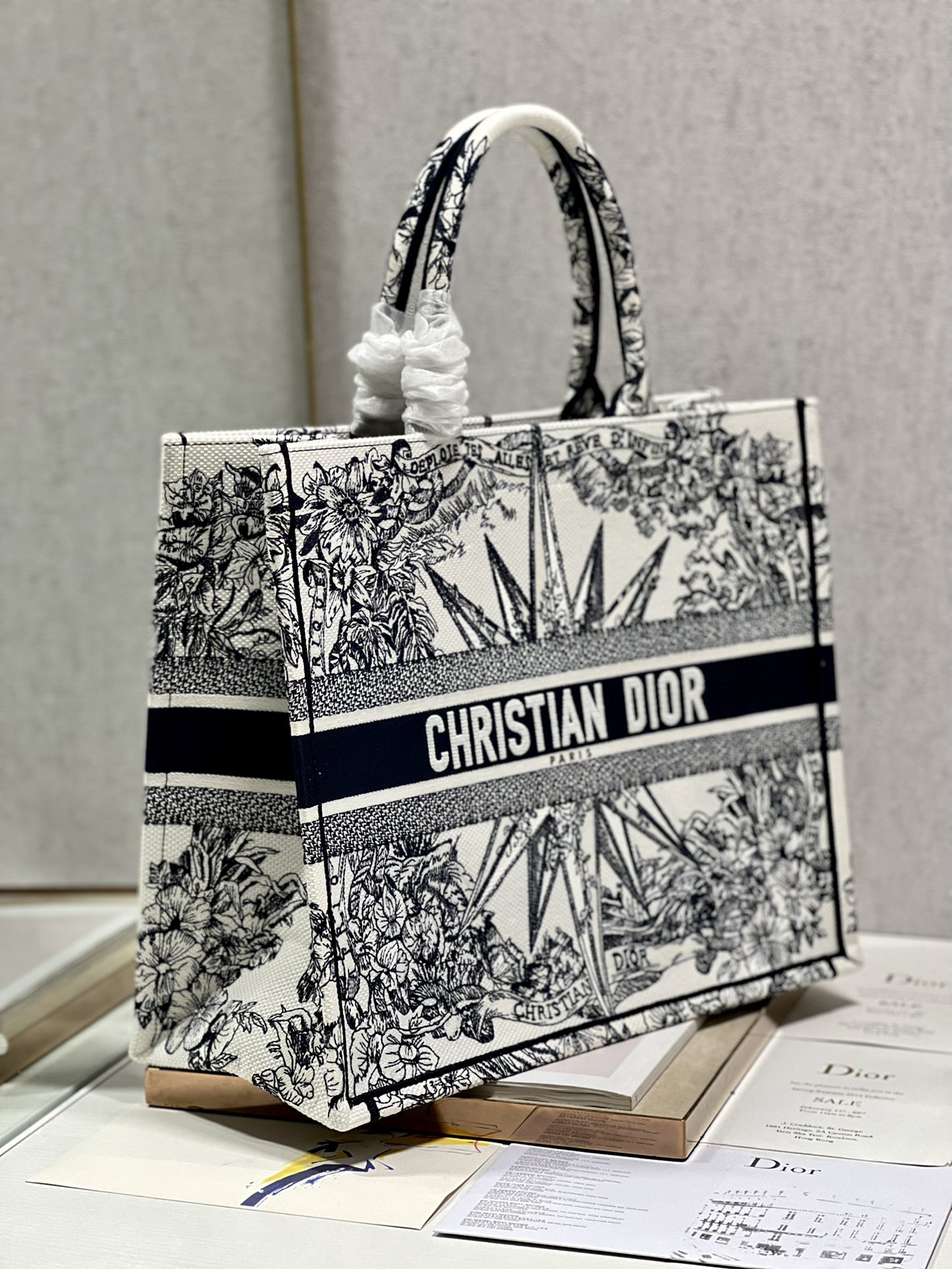 Handbag Dior 1286 size 42  35  18.5 cm - vstockx