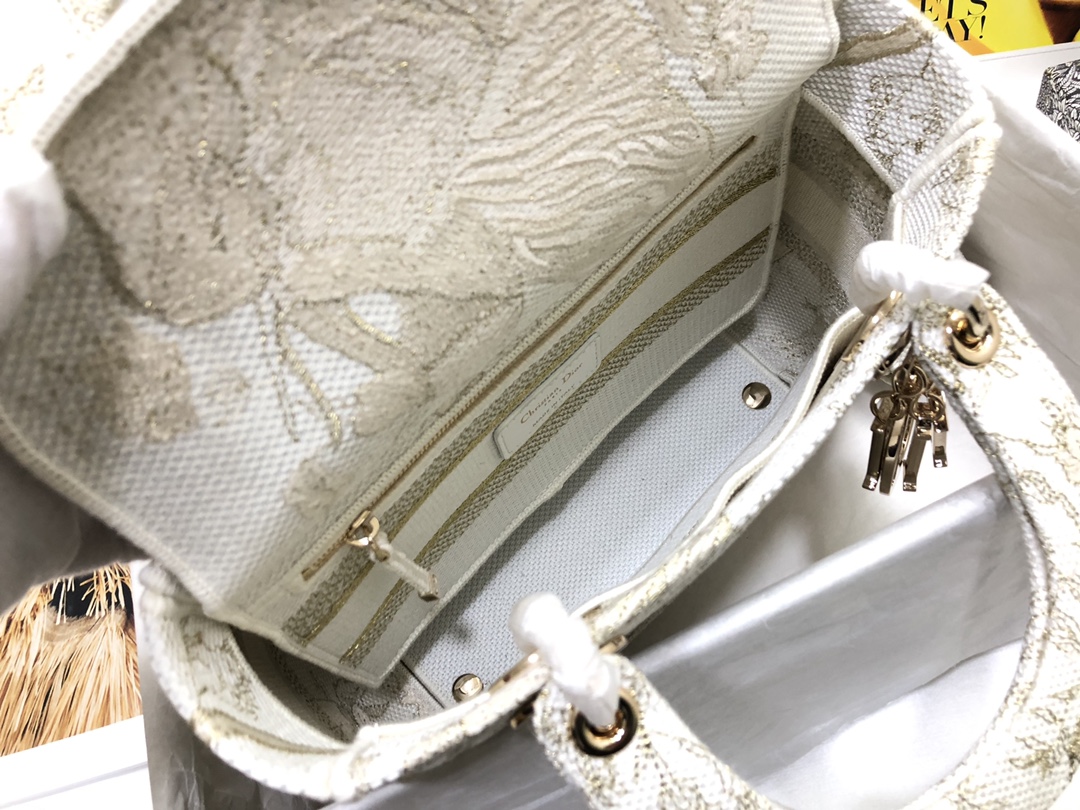 Handbag Dior M0565 size 24 x 20 x 11 cm - vstockx