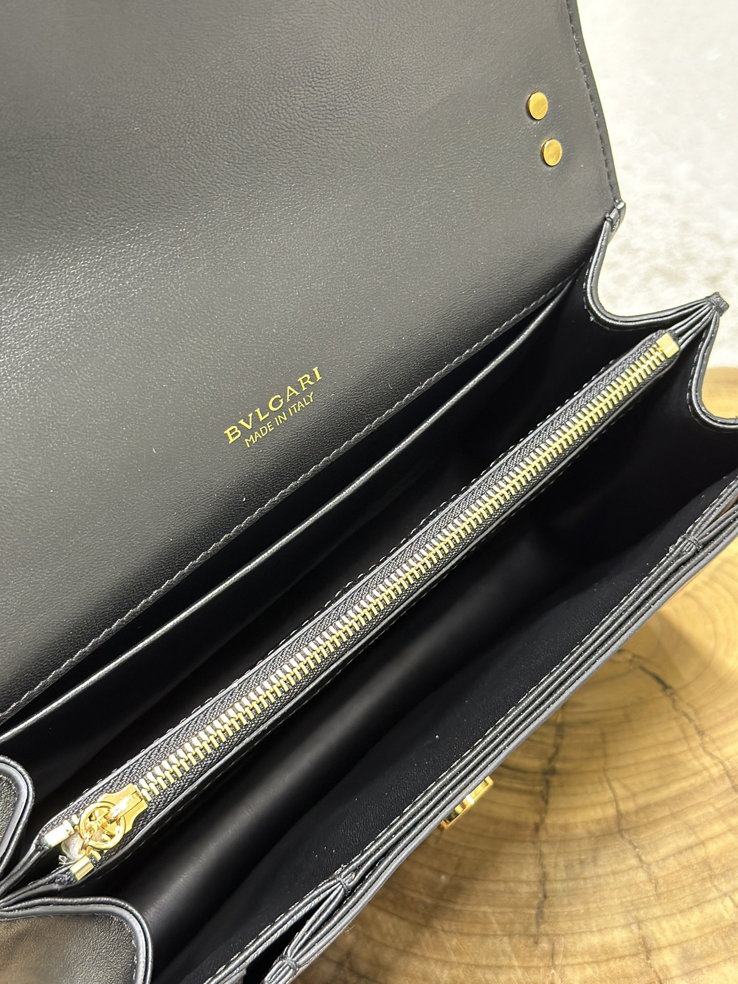 Handbags Bvlgari 290767 size:25*17*8 cm - vstockx