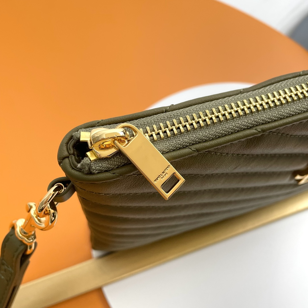 Handbags SAINT LAURENT 379039 size 24  17.5  1.5 cm - vstockx