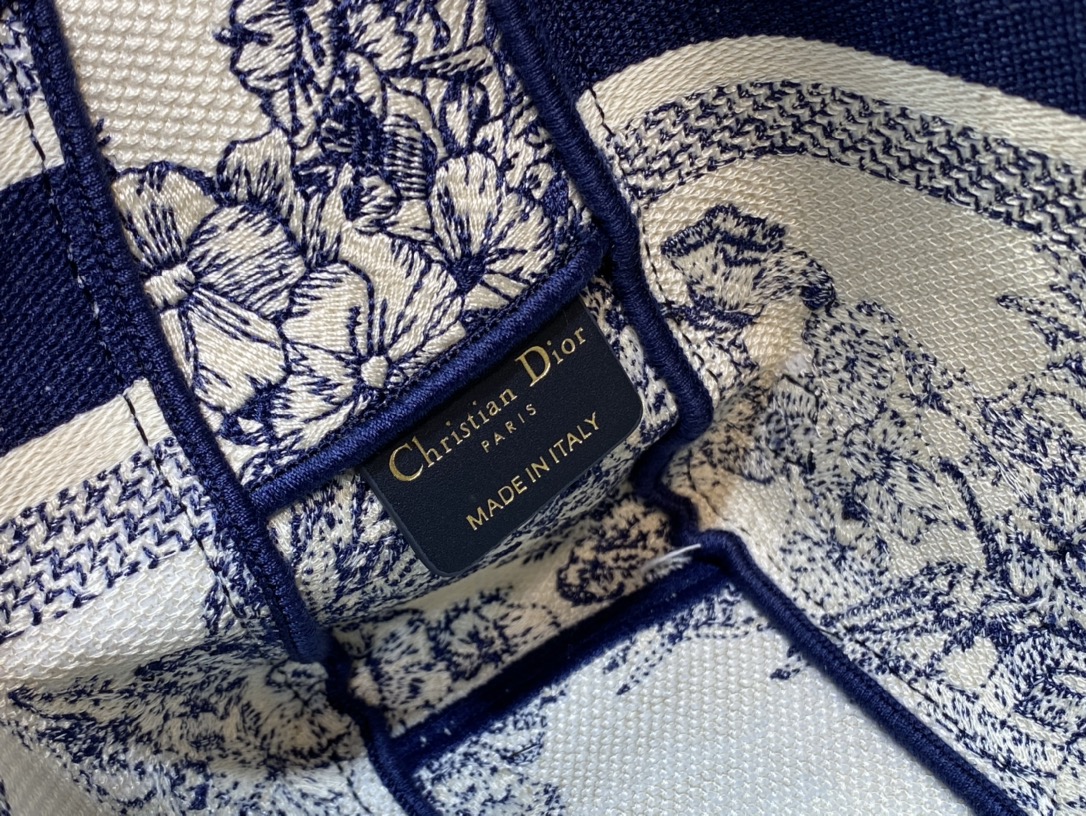 Handbag Dior size 23*15*8 cm - vstockx