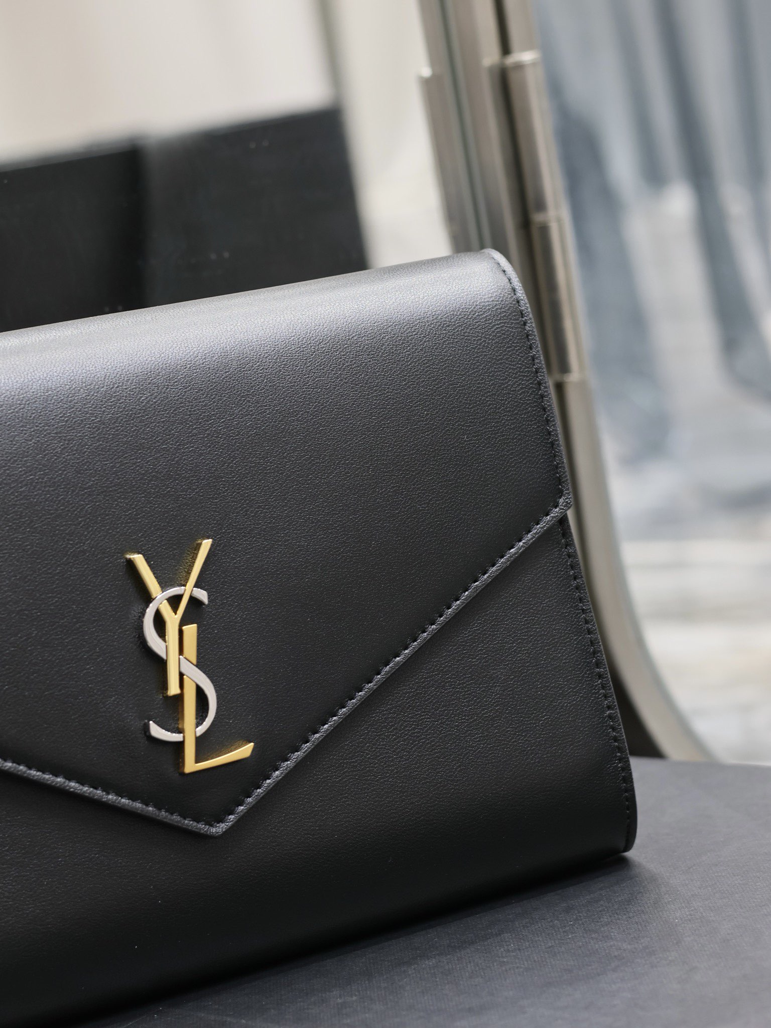 Handbags SAINT LAURENT 617662 size 21  6  3 cm - vstockx