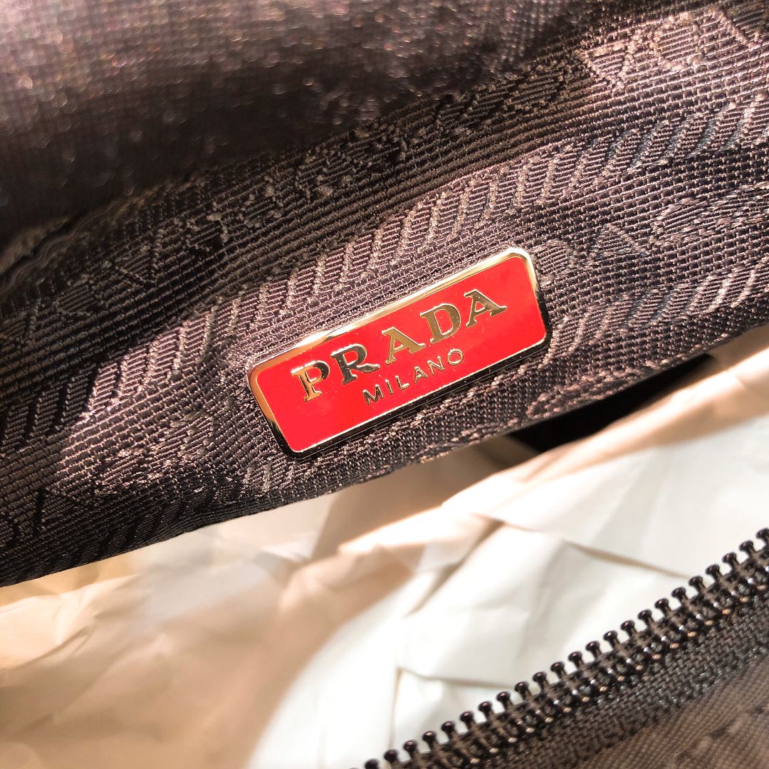 handbags prada Hobo 1NE515 Re-edition 2000 Size:22*17*6 - vstockx