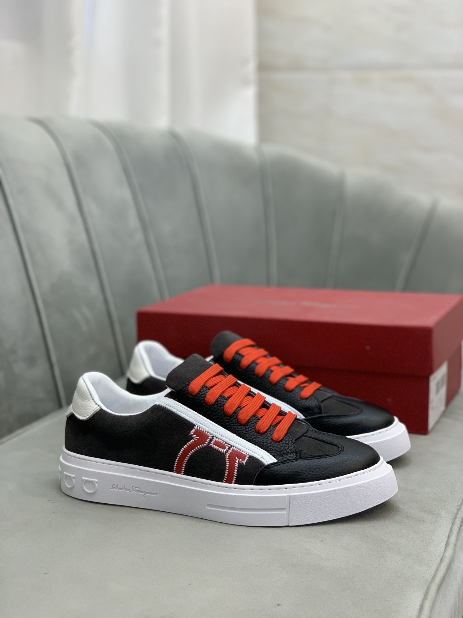 Salvatore Ferragamo Gancini Sneaker 10 - vstockx