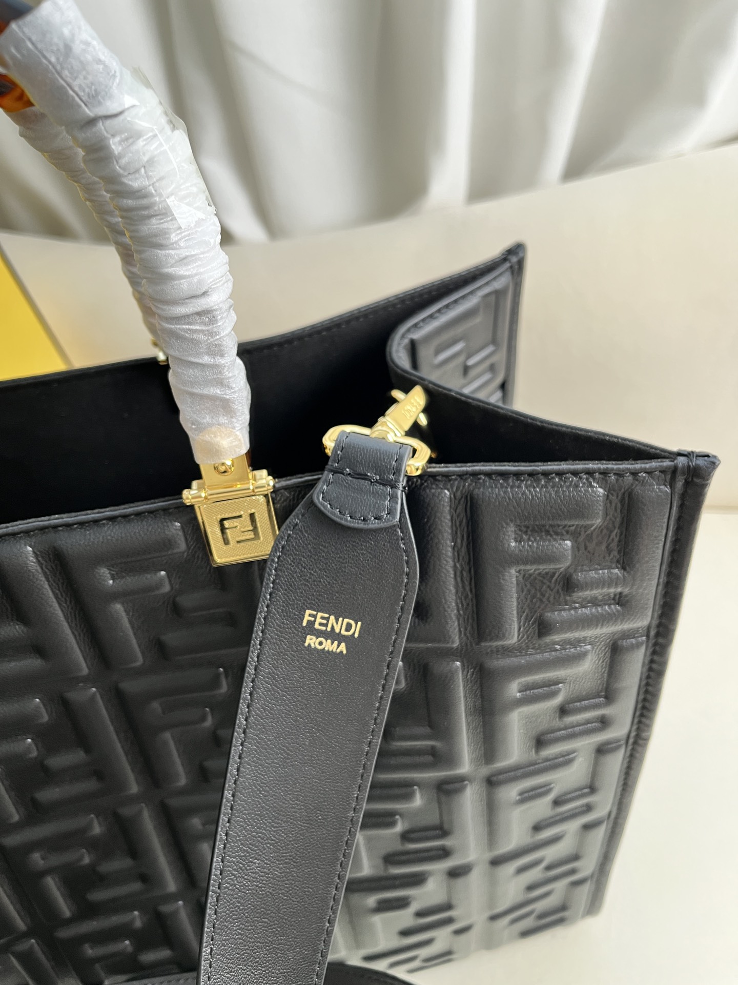 handbags FENDI 877 size:17*35*31 - vstockx