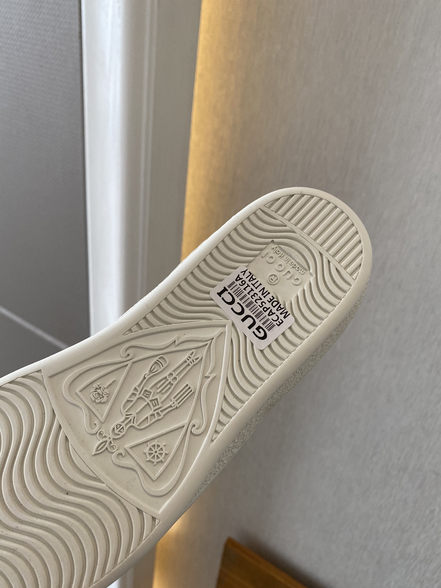 Gucci Women's Ace sneaker with bee sneaker 4 - vstockx