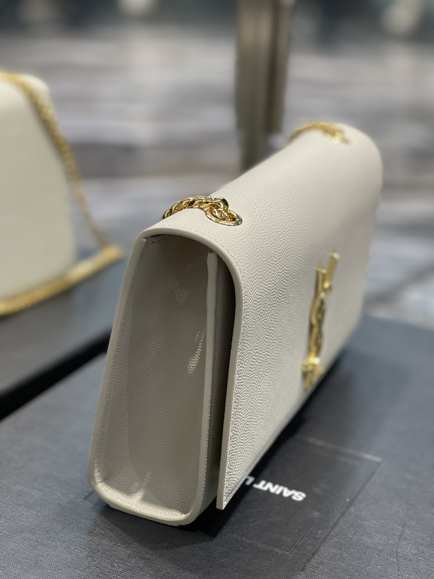 Handbags SAINT LAURENT 364021 size 24x14.5x5 cm - vstockx