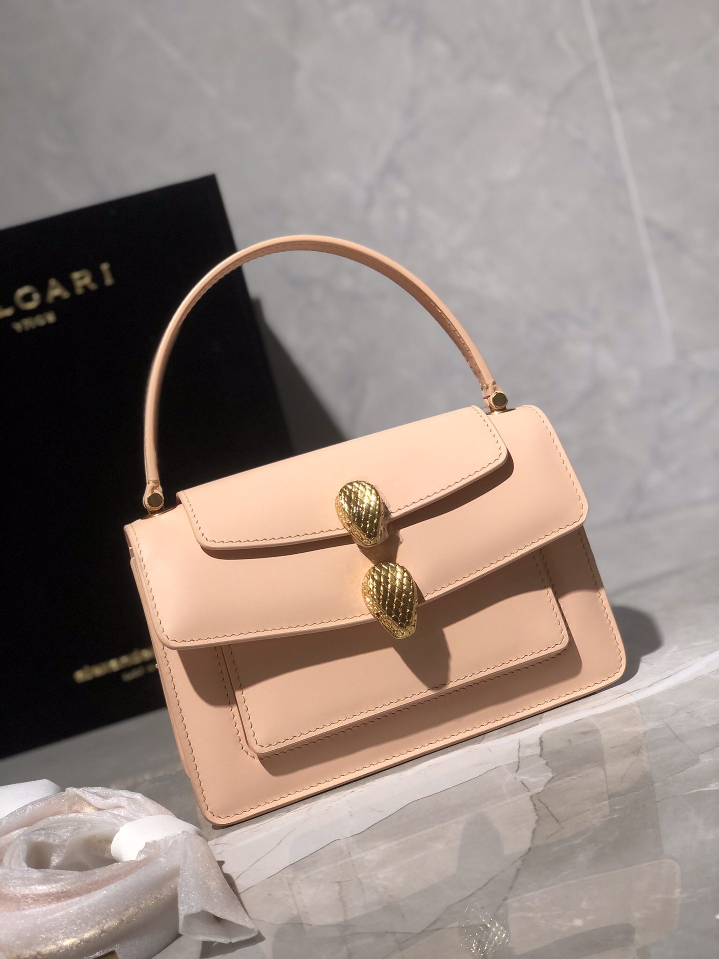 Handbags Bvlgari 288739 size:18.5*13*6.5 cm - vstockx