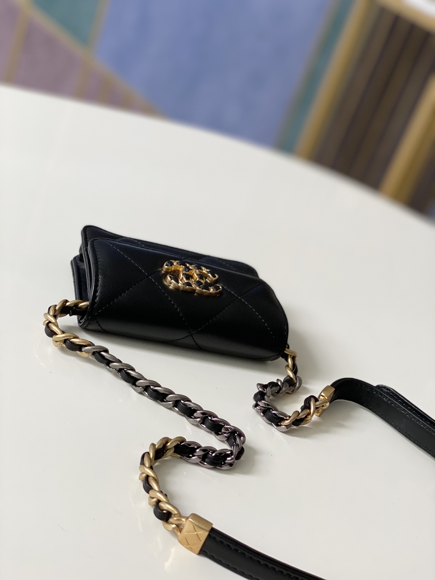 Handbag Chanel 81166 size 12 8.5 2.5 cm - vstockx