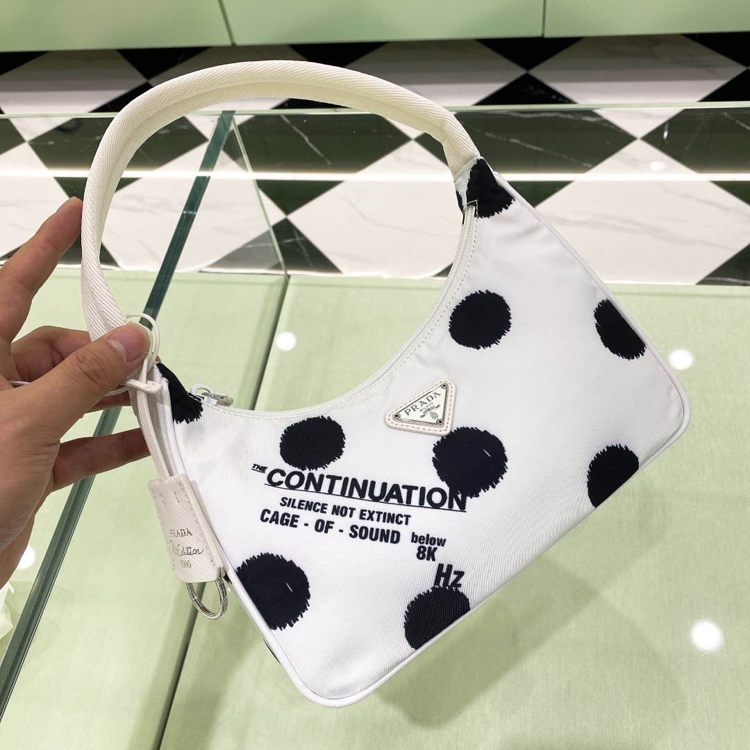 handbags prada Hobo 1NE515 re-edition 2000 Size:22*17*6 - vstockx