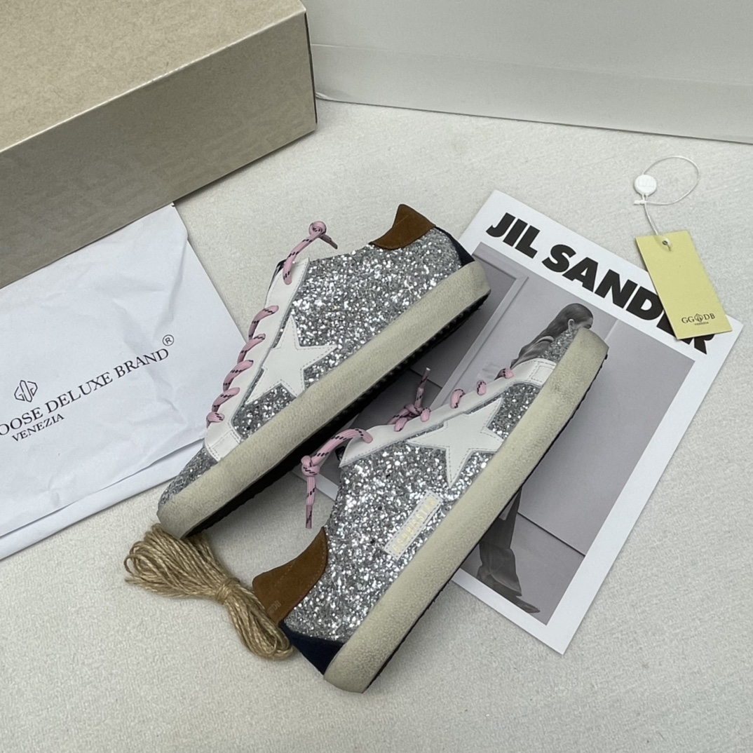 Golden Goose Superstar distressed-finish sneakers 19 - vstockx