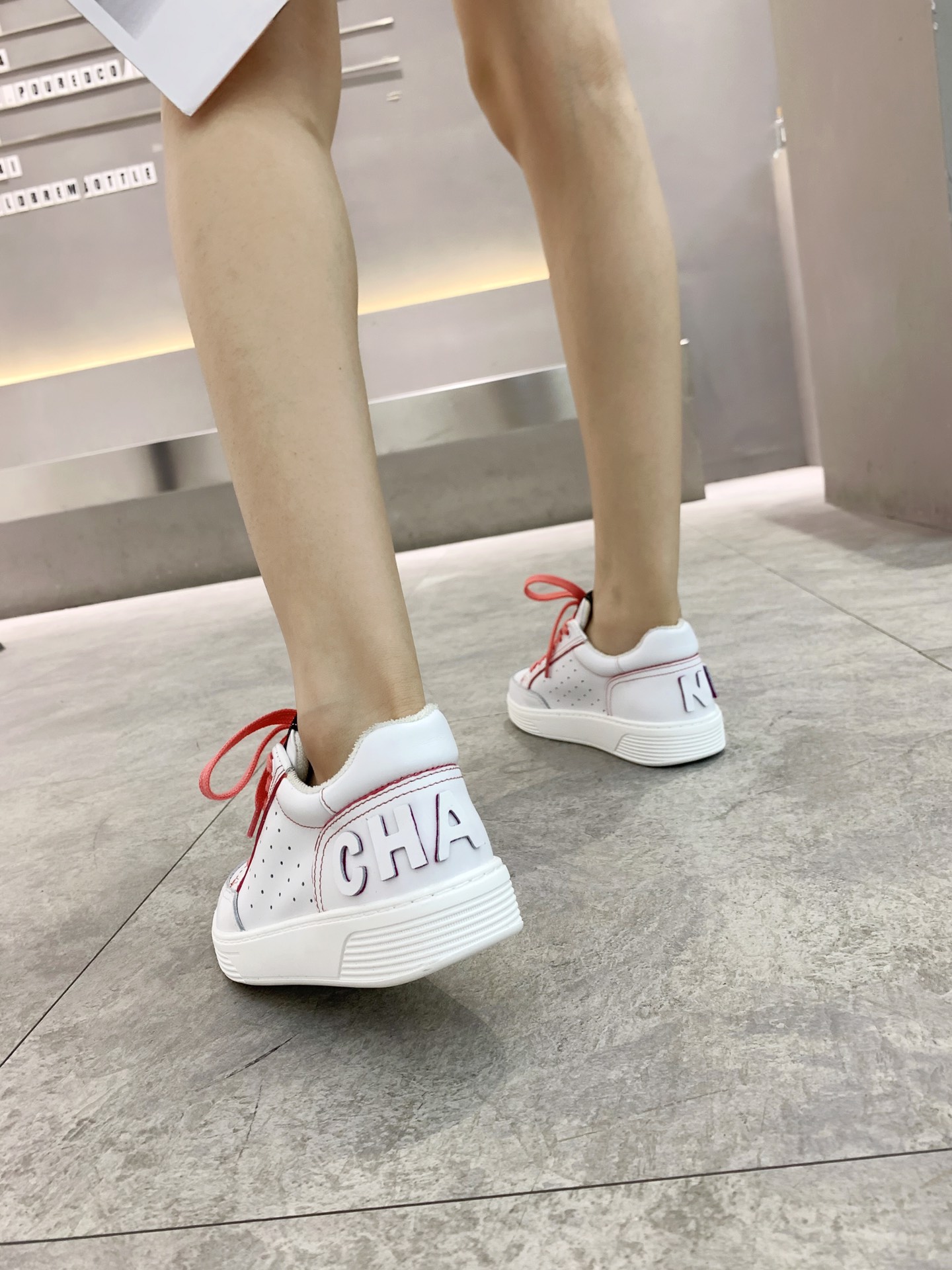 Chanel Low Top Sneaker 53 - vstockx