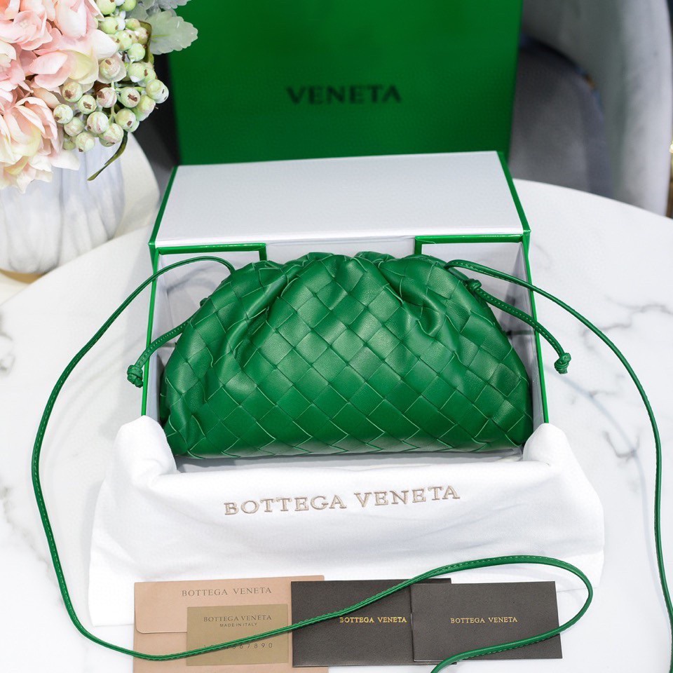 handbags Bottega Veneta The pouch size:23*13*8 - vstockx