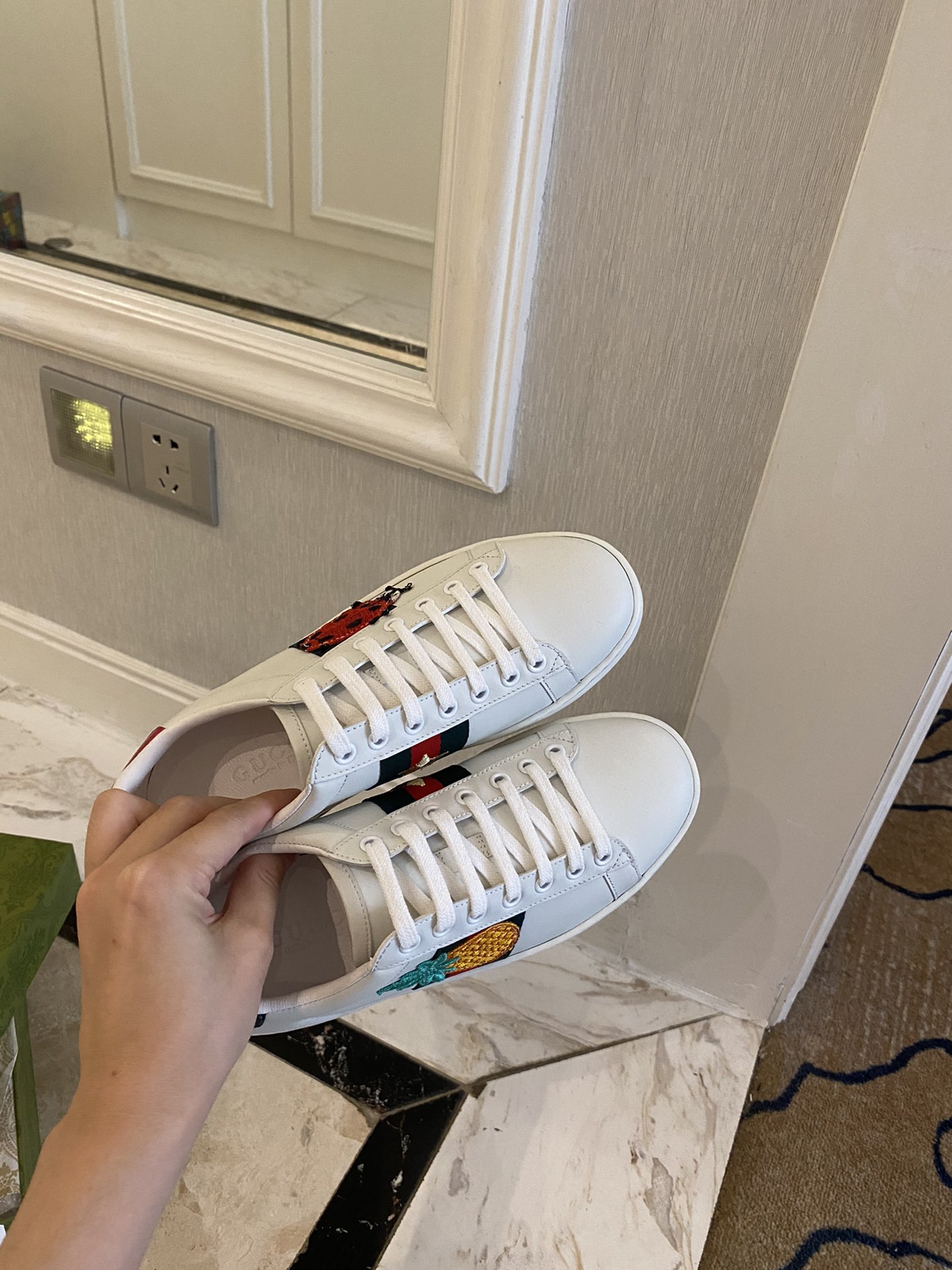 Gucci Women's Ace sneaker with bee sneaker 4 - vstockx