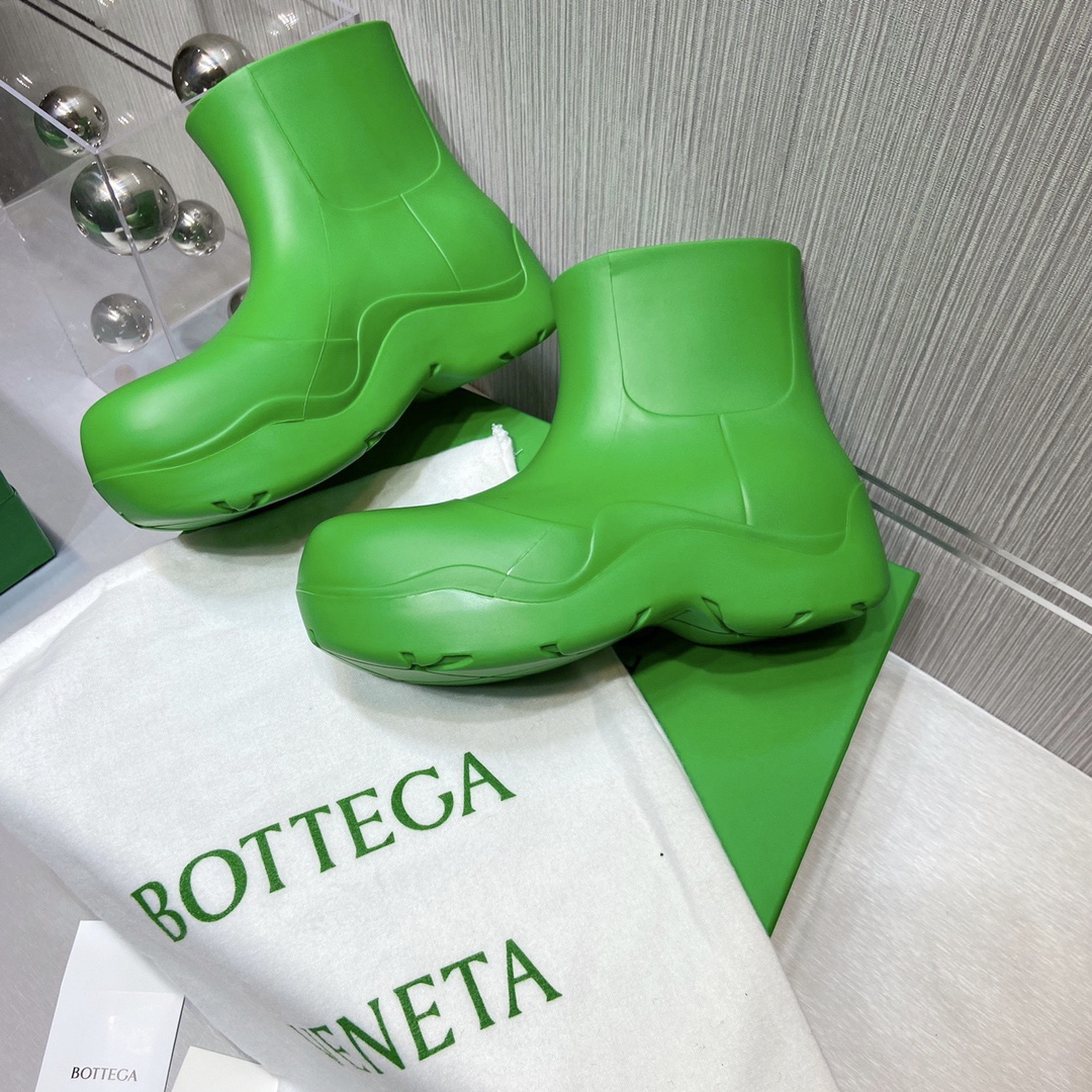 Bottega Veneta Boots 18 - vstockx
