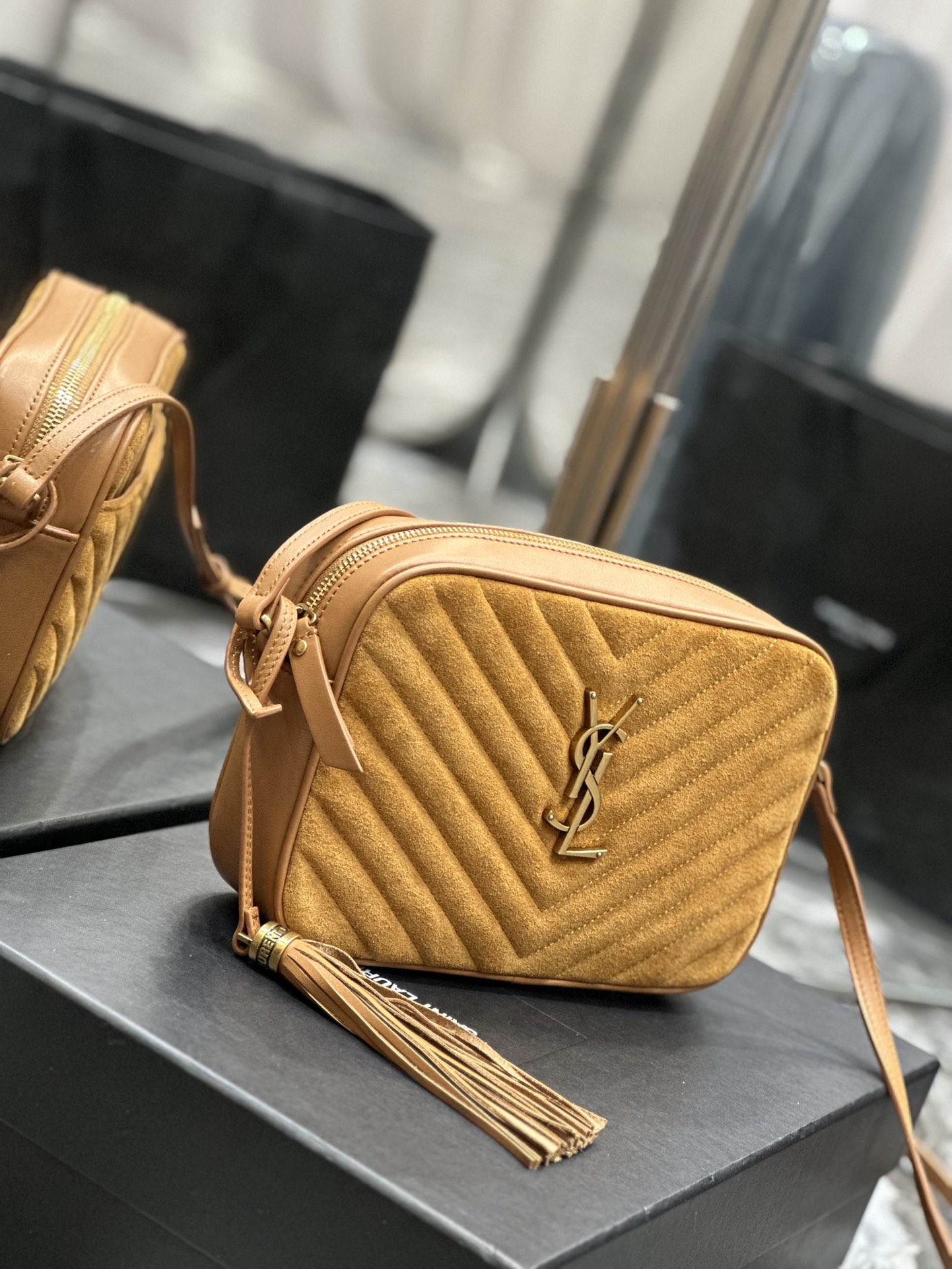 Handbags SAINT LAURENT 520534 size 23x16x6 cm - vstockx