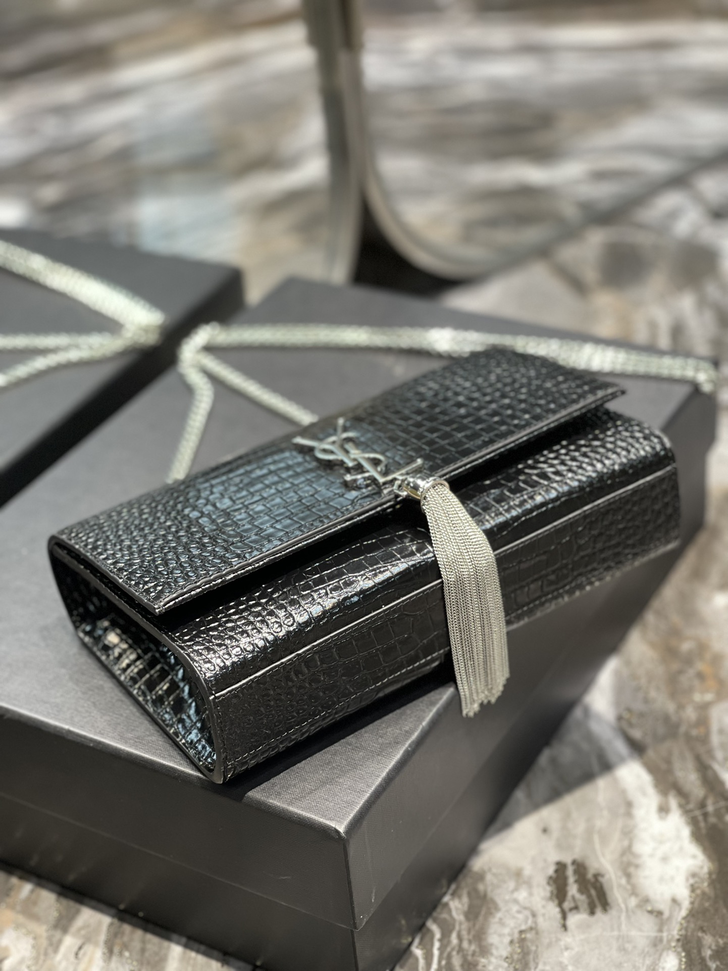 Handbags SAINT LAURENT 354119 size 24x14.5x5 cm - vstockx