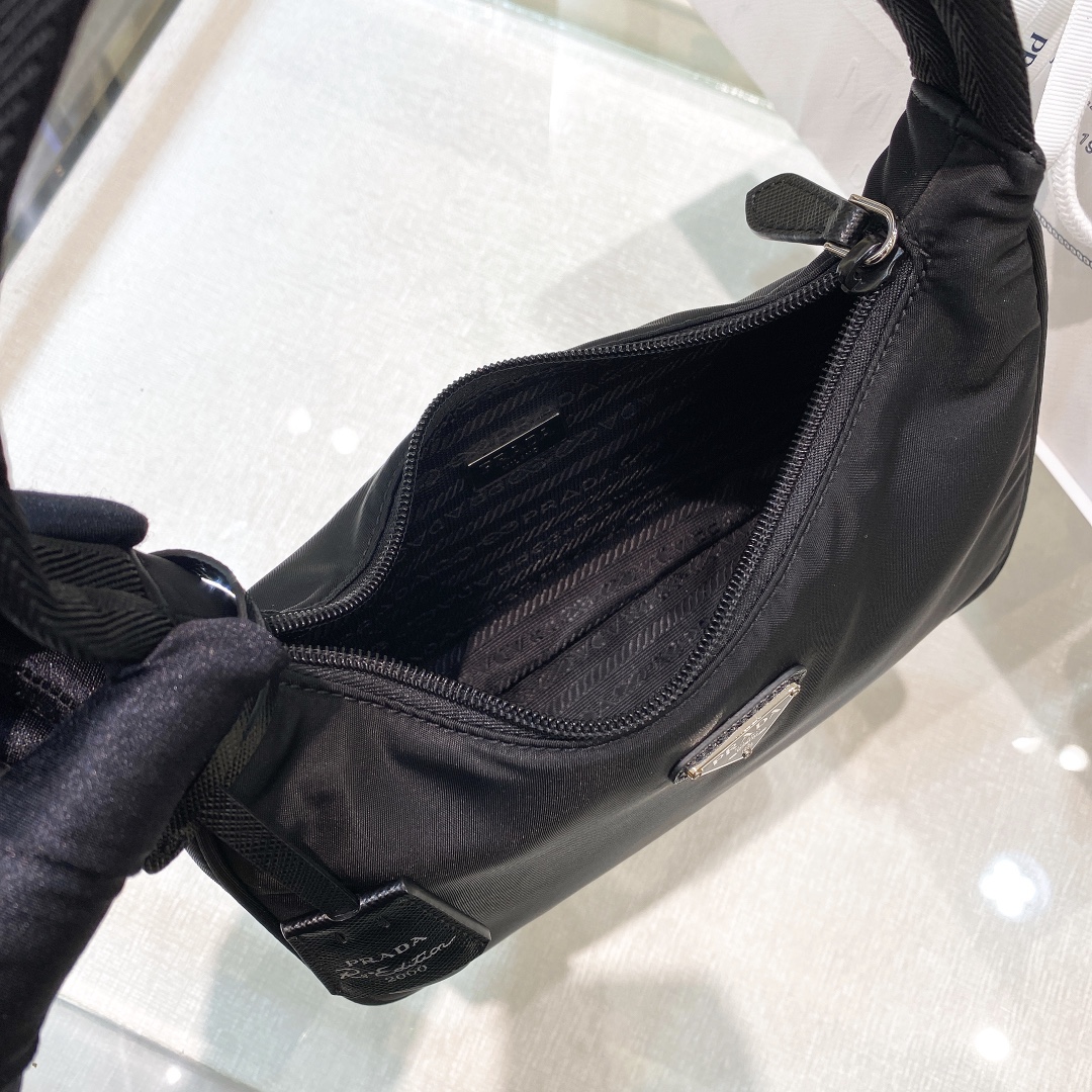 handbags prada Hobo 1NE515 re-edition 2000 Size:22*17*6 - vstockx