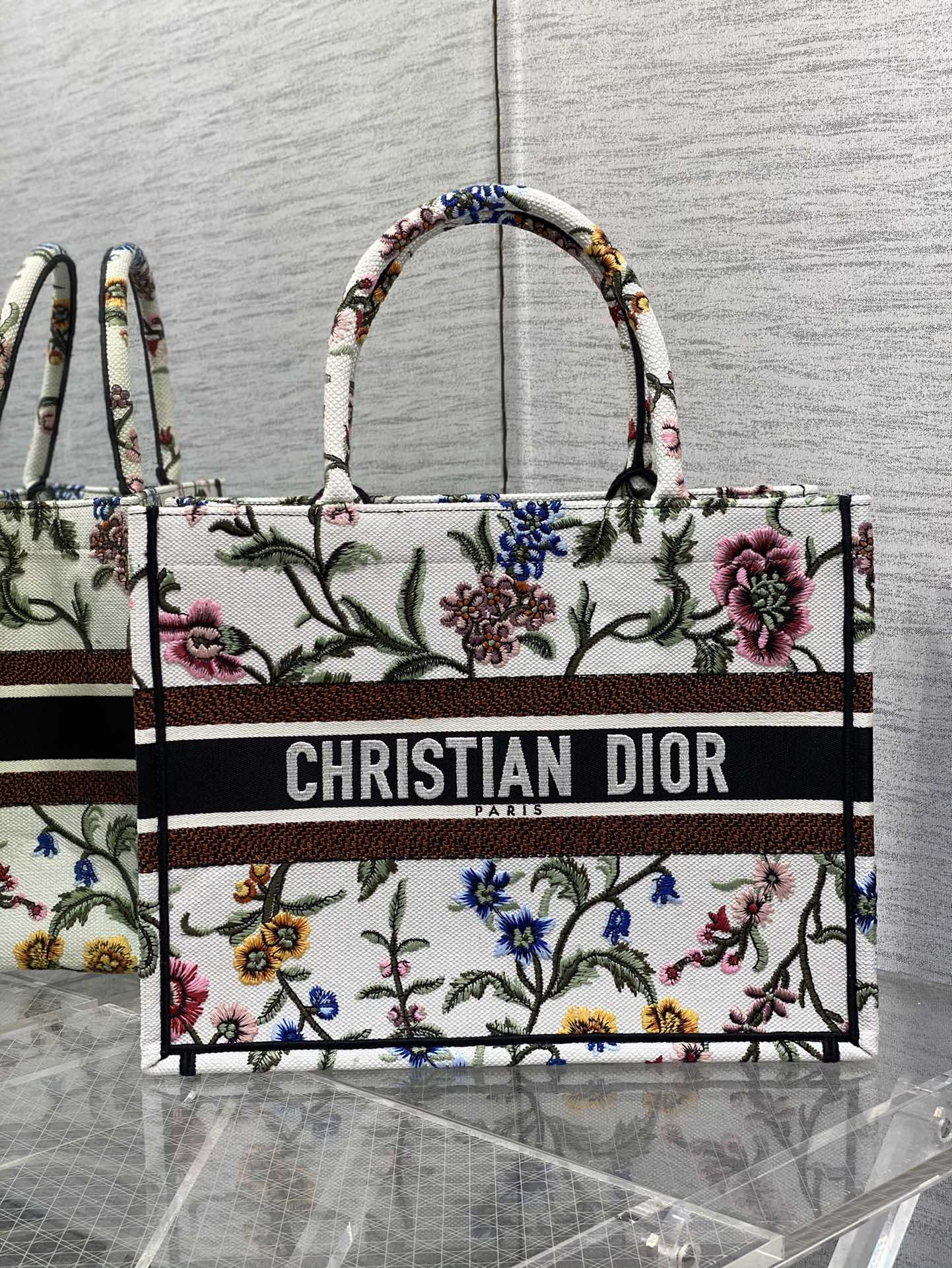 Handbag Dior size 36*18*28 cm - vstockx