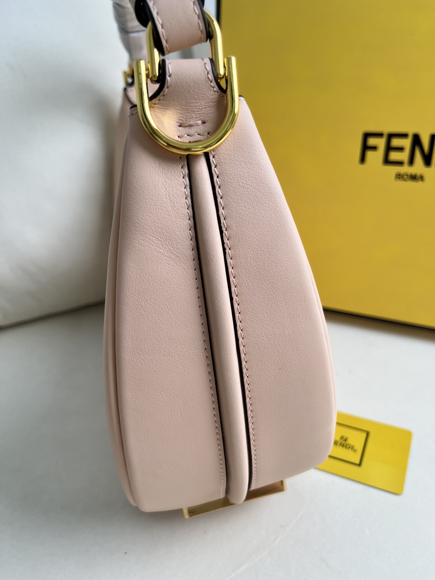 handbags FENDI 205 size:29*24.5*10cm - vstockx
