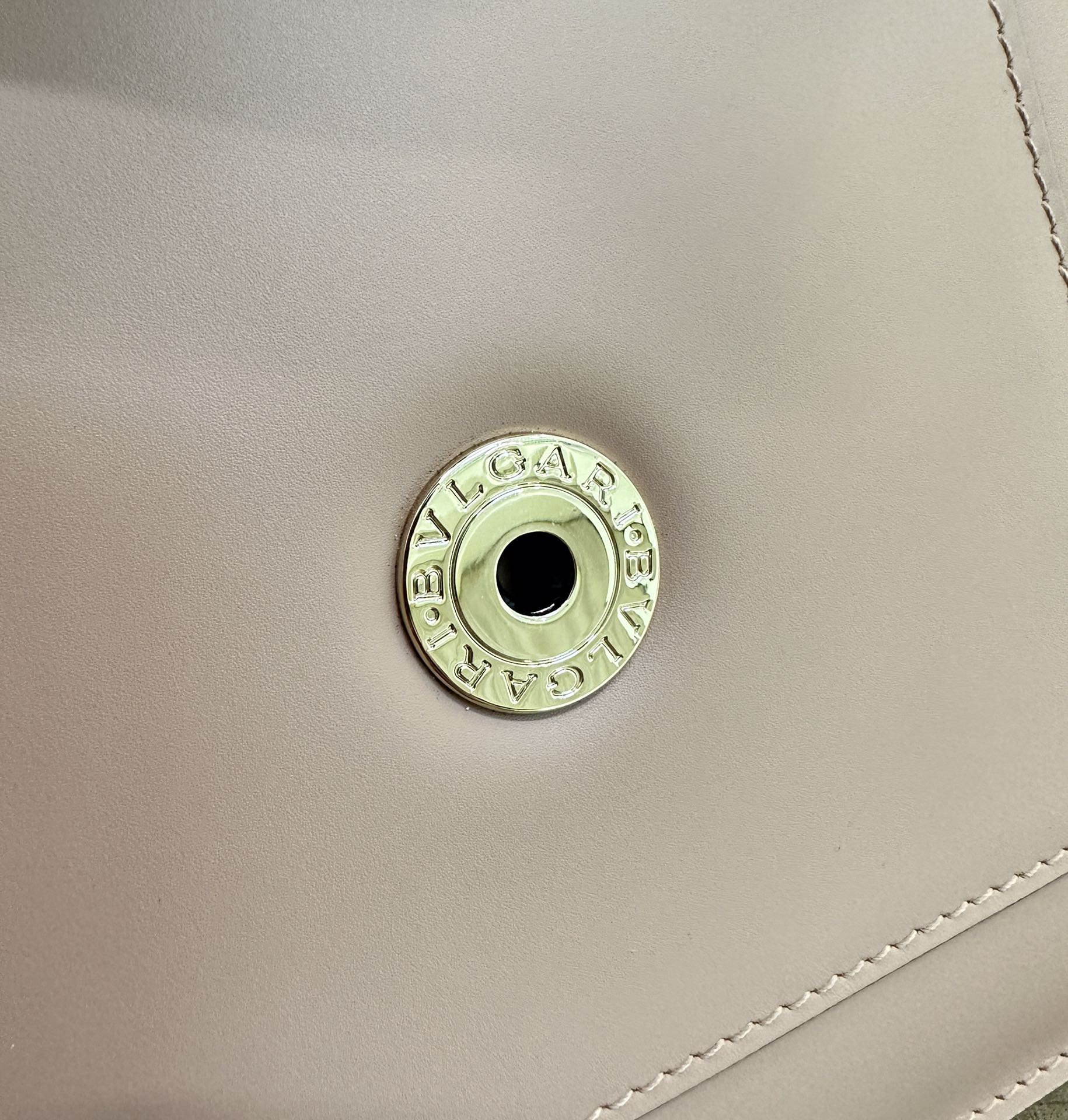 Handbags Bvlgari 38329 size:18*16*9 cm - vstockx