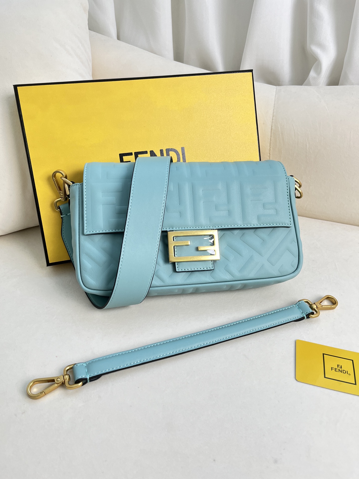 handbags FENDI 211 size:27*15*6cm - vstockx