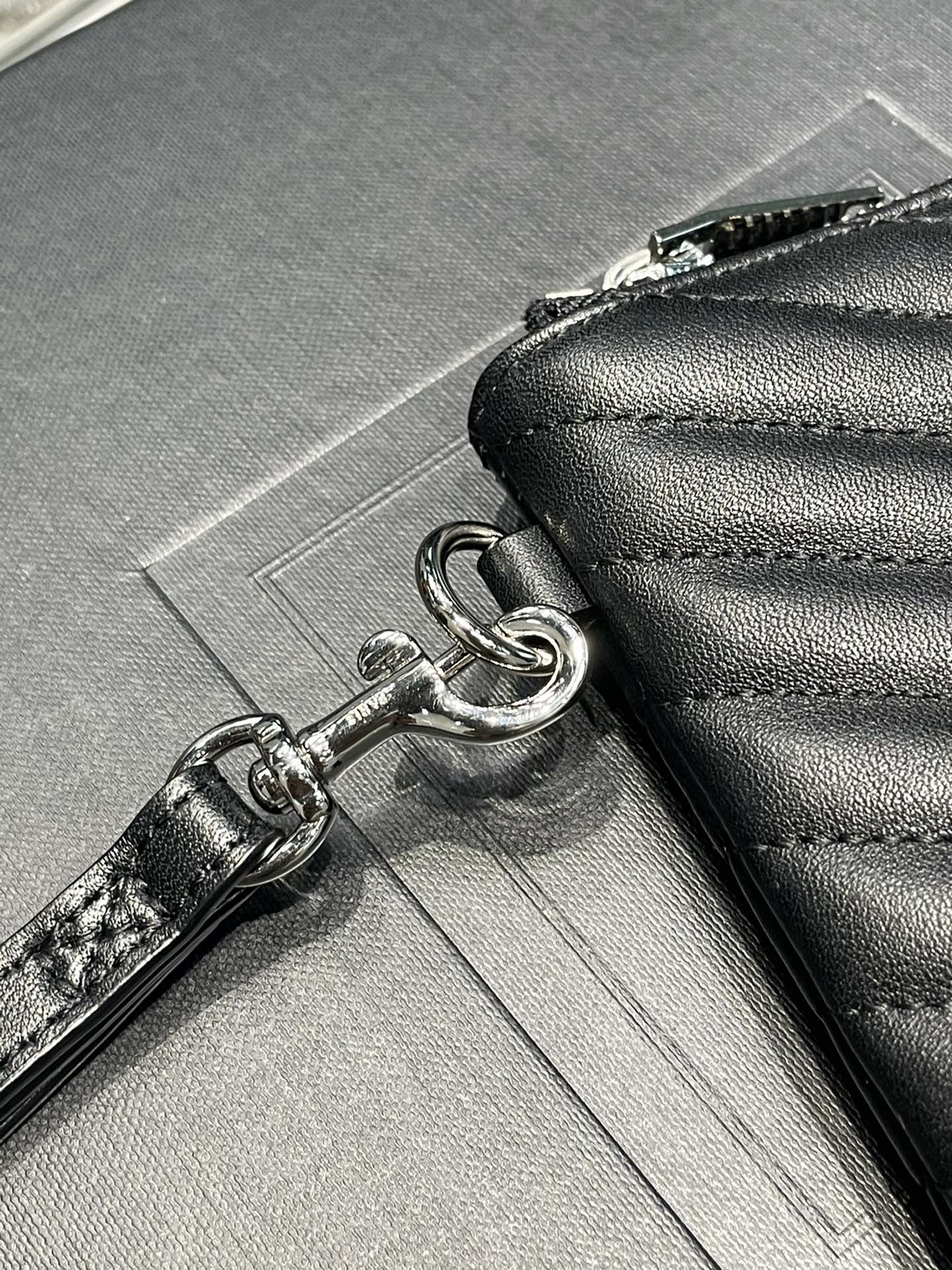 Handbags SAINT LAURENT 413444 size 30  21.5  2 cm - vstockx