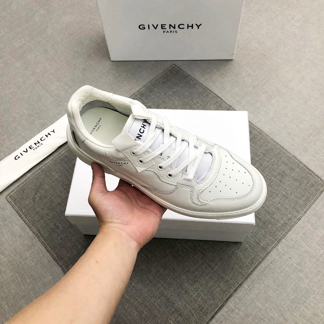 Givenchy Wing Sneakers 3 - vstockx