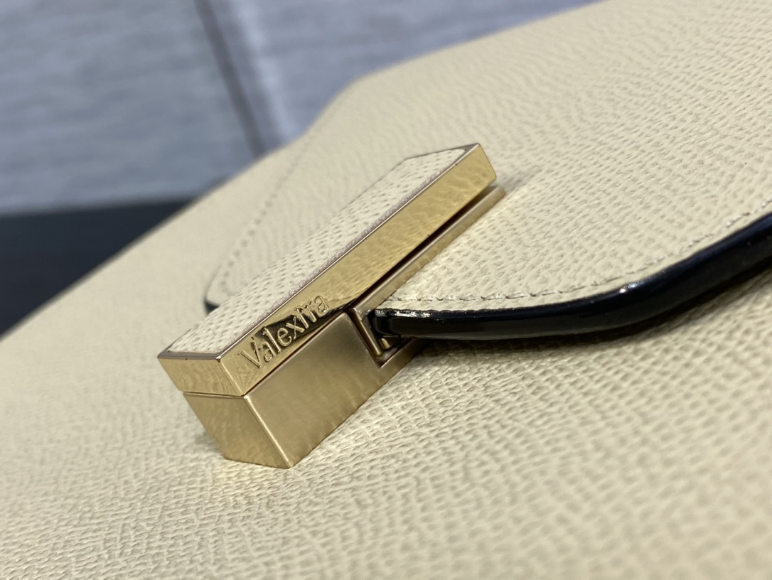 Handbag VALEXTRA size ** - vstockx