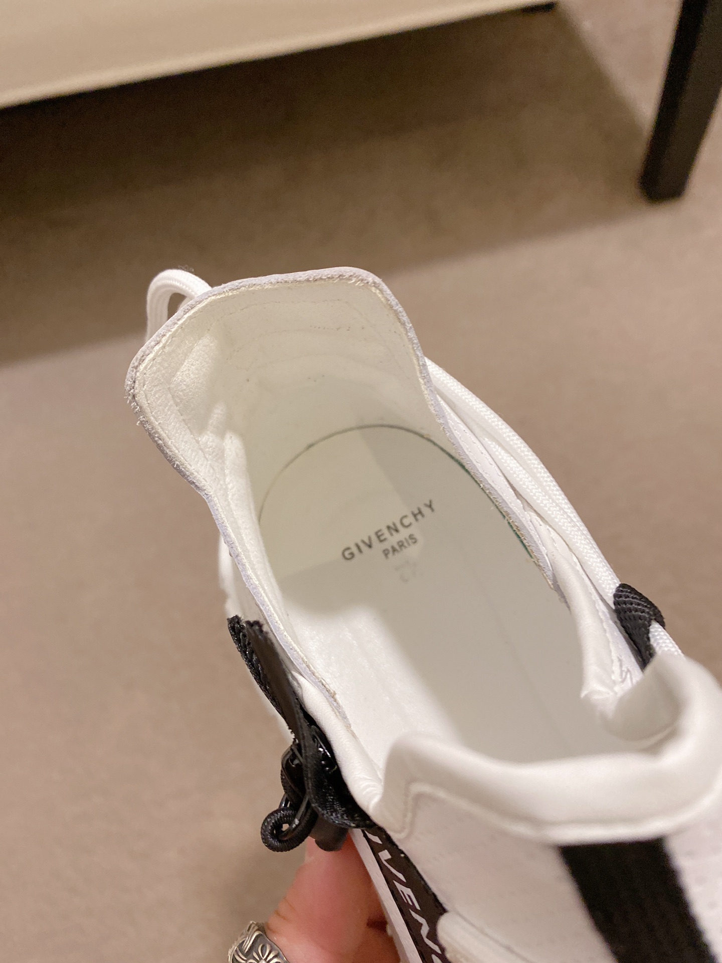 Givenchy Spectre Zip Sneakers 4 - vstockx