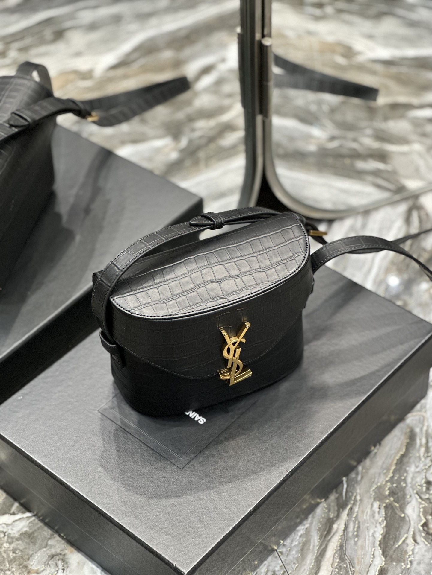 Handbags SAINT LAURENT 710080 size 19  15  8 cm - vstockx