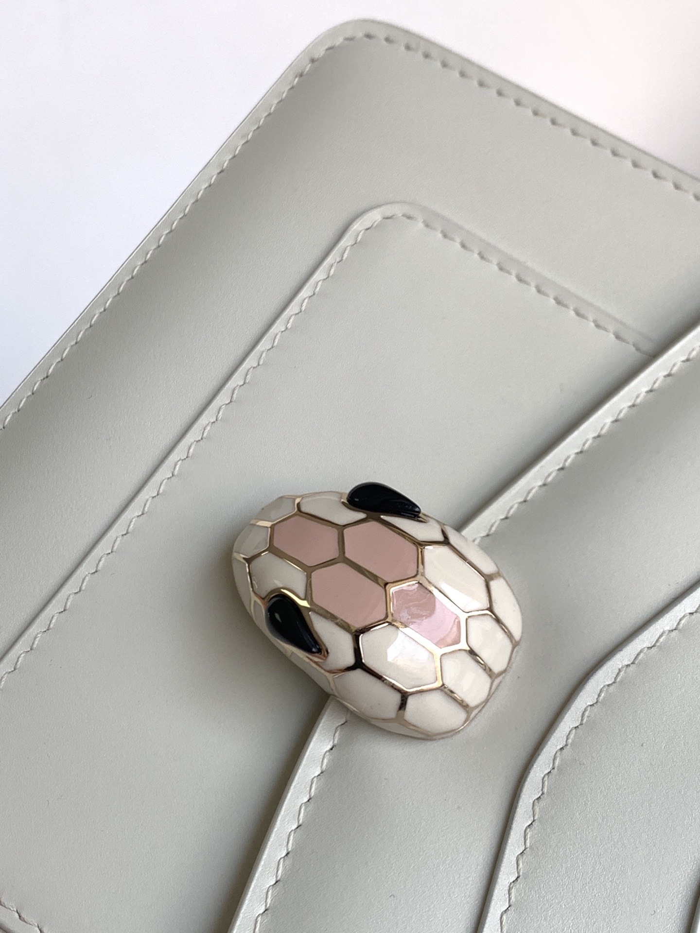 Handbags Bvlgari 383290521 size:15*9.5 cm - vstockx