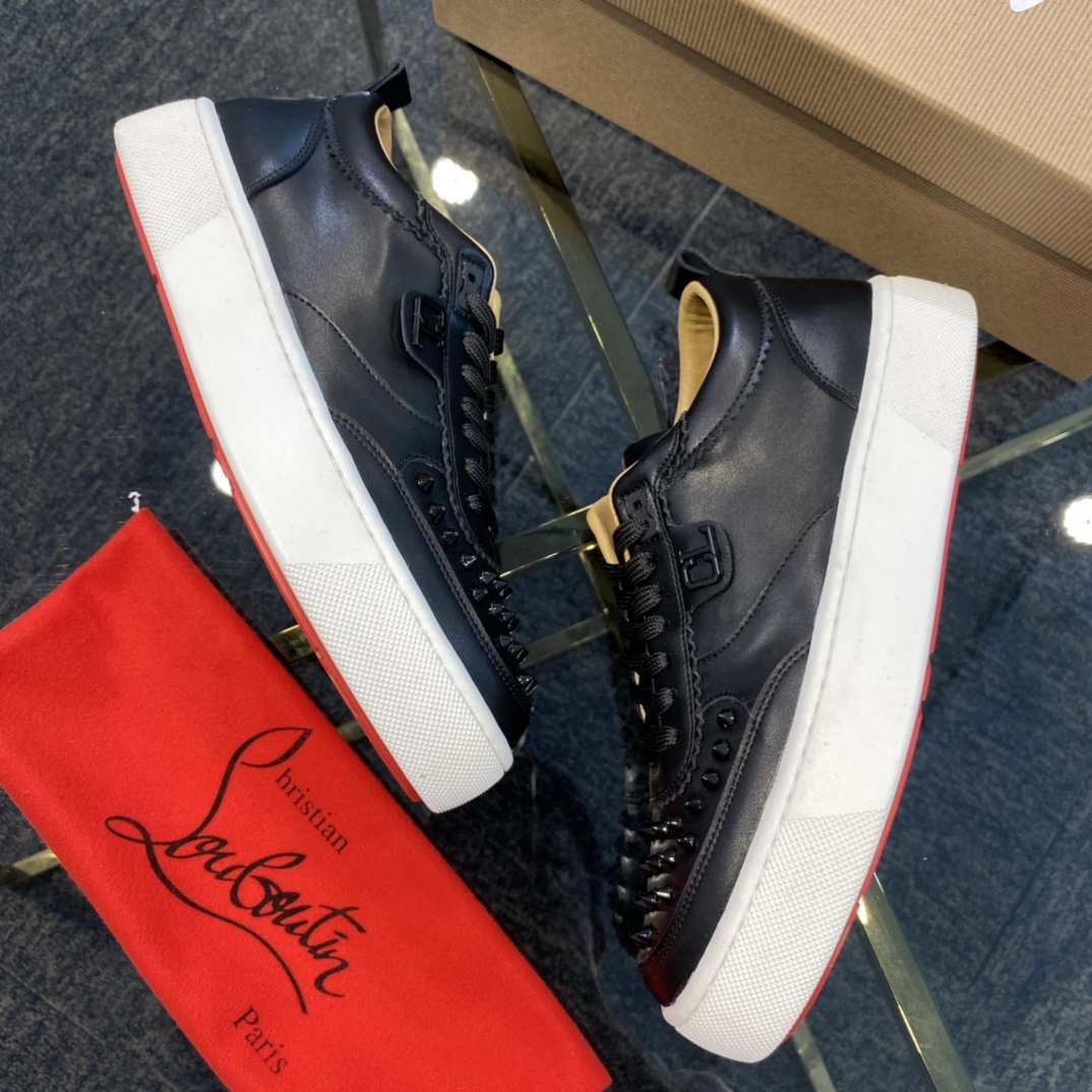 Christian Louboutin Happyrui Spikes Flat Sneakers 4 - vstockx