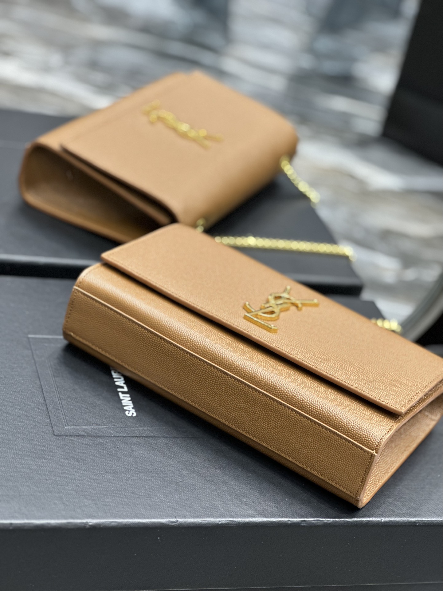 Handbags SAINT LAURENT 364021 size 24x14.5x5 cm - vstockx