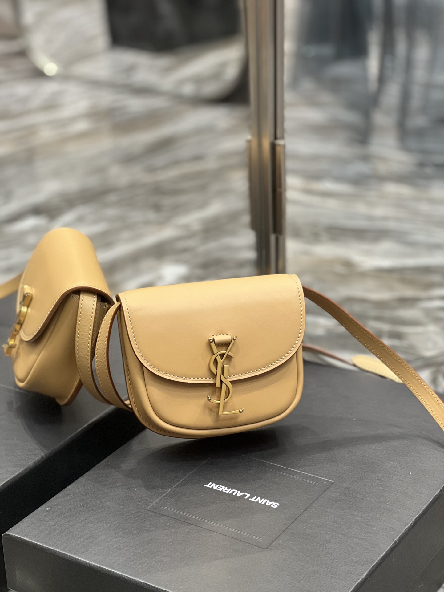 Handbags SAINT LAURENT 623097 size 18x15.5x5.5 cm - vstockx