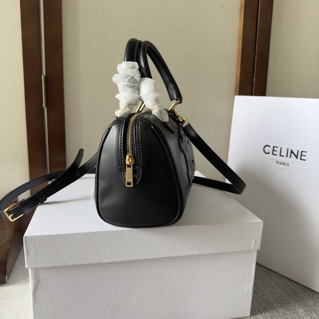 Handbags CELIN 197582 size: 19.5  14  7.5 cm - vstockx