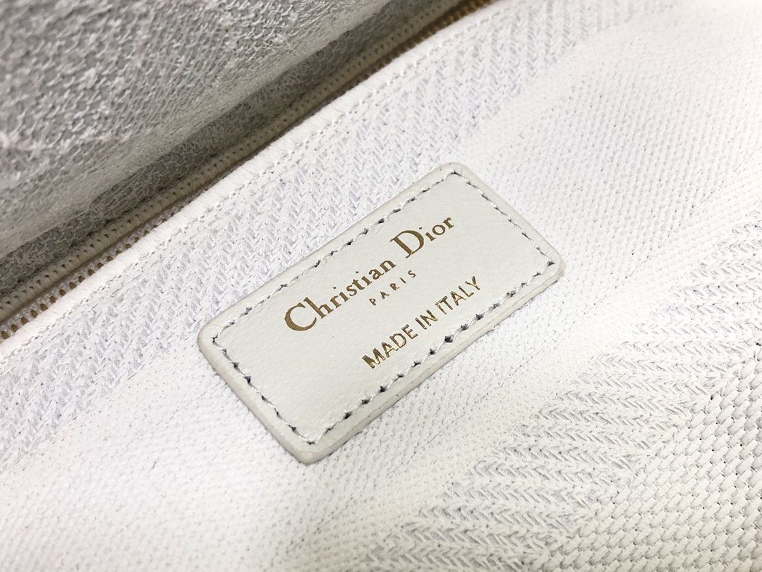 Handbag Dior M0565 size 24 x 20 x 11 cm - vstockx