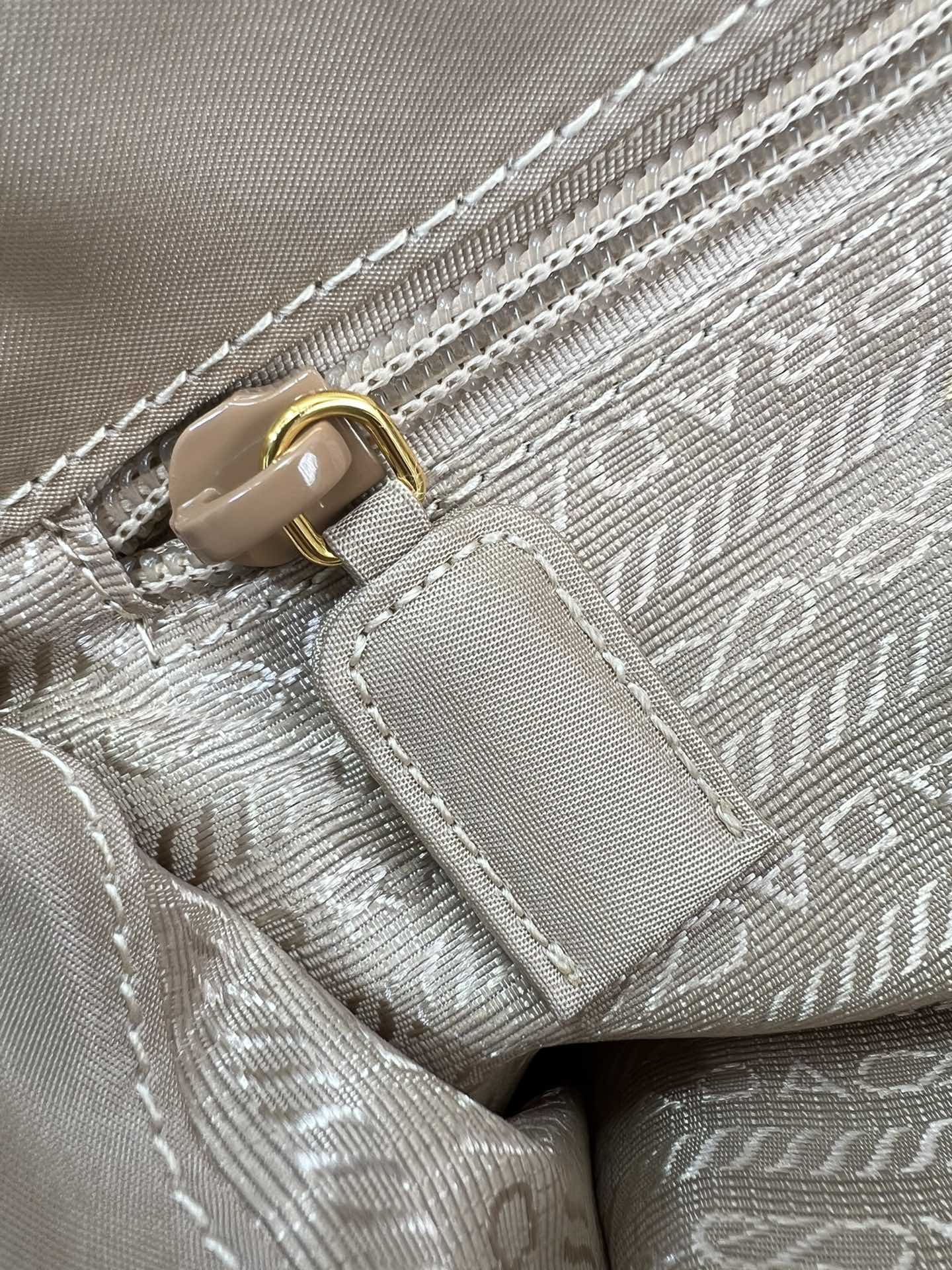 handbags prada 1BH608 size:21*17*12 - vstockx