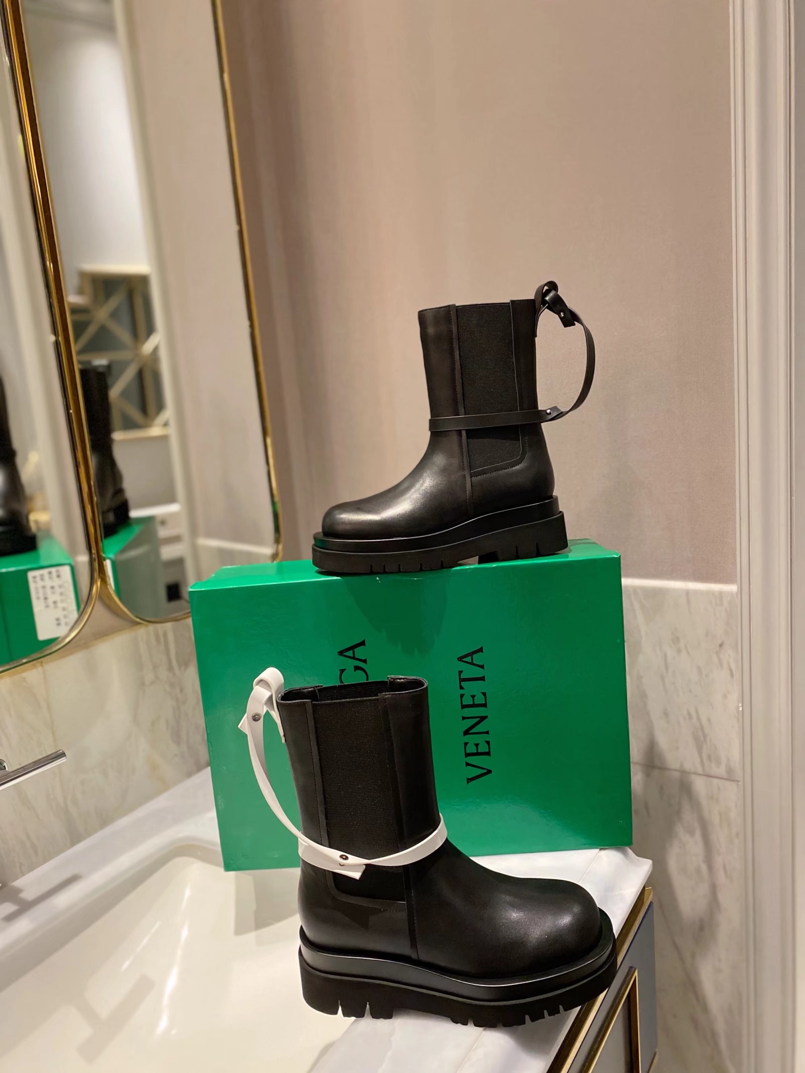Bottega Veneta Boots 31 - vstockx