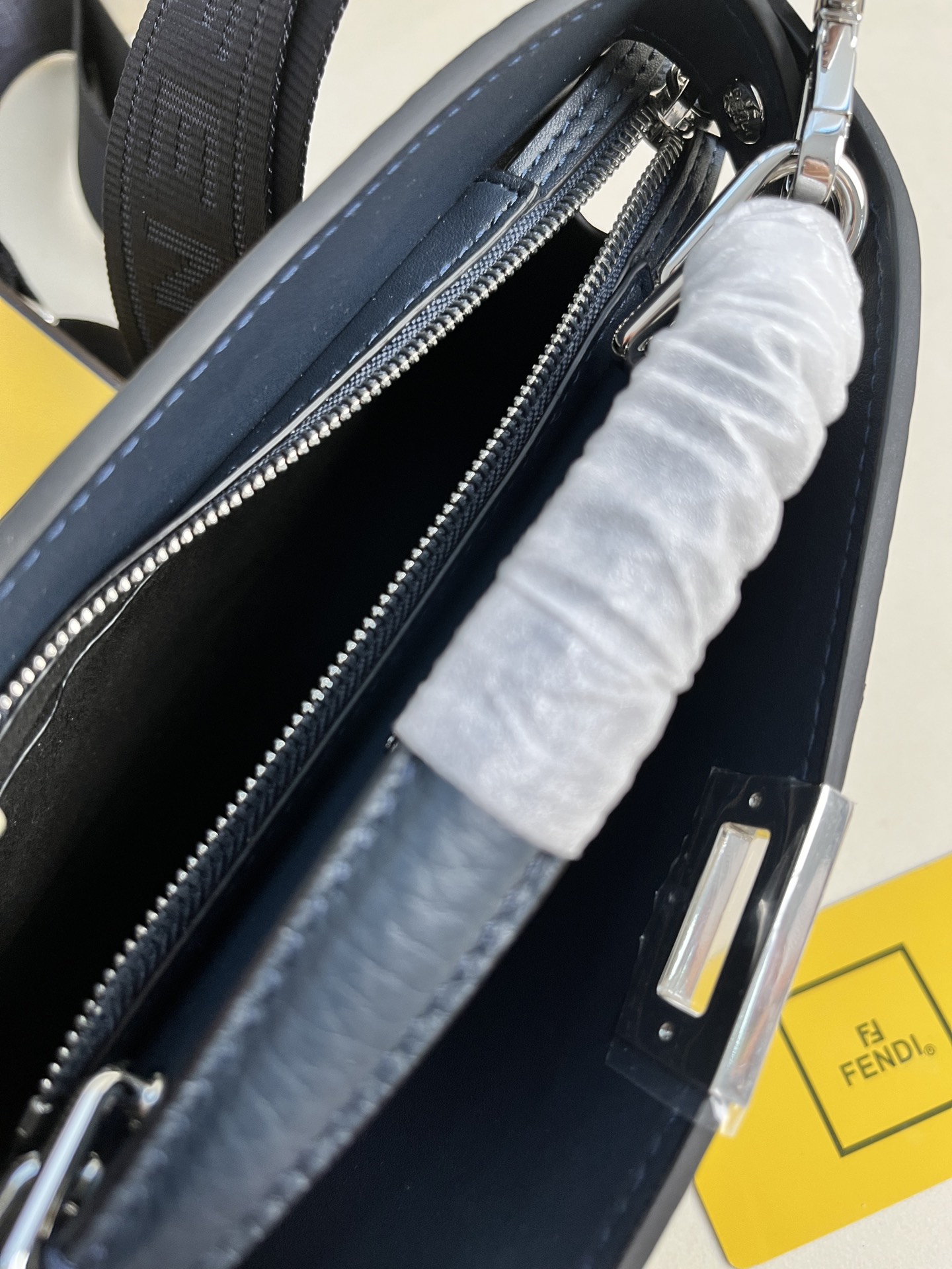 handbags FENDI 8066 size:21cm - vstockx