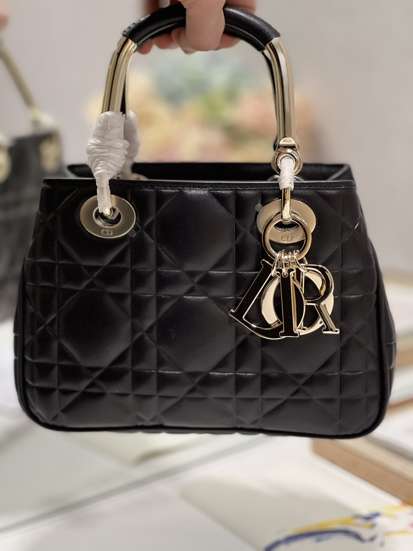 Handbag Dior 1202 size 23  26  8 cm - vstockx