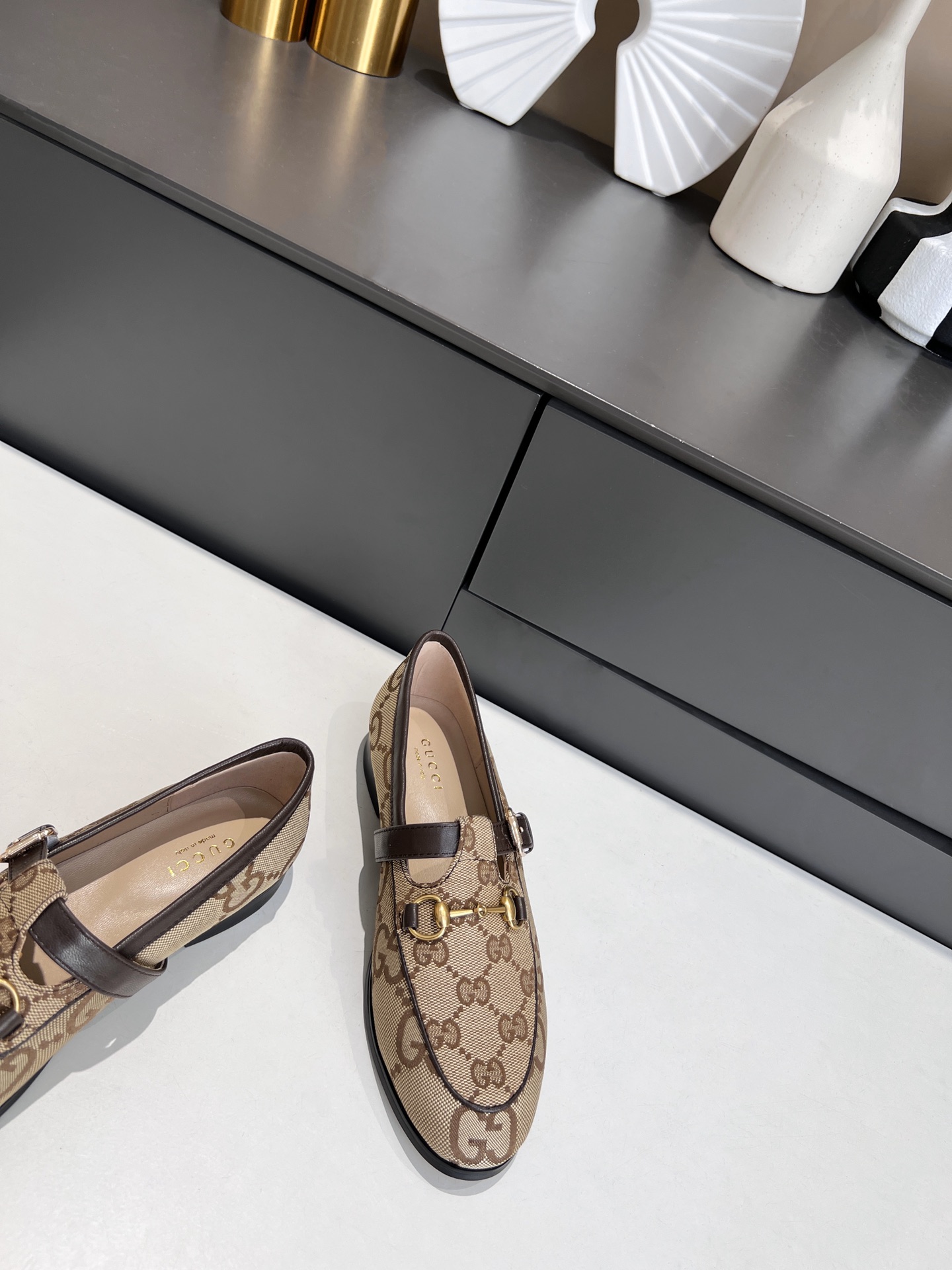 Gucci Women's maxi GG Gucci Jordaan loafer WOMEN 6 - vstockx