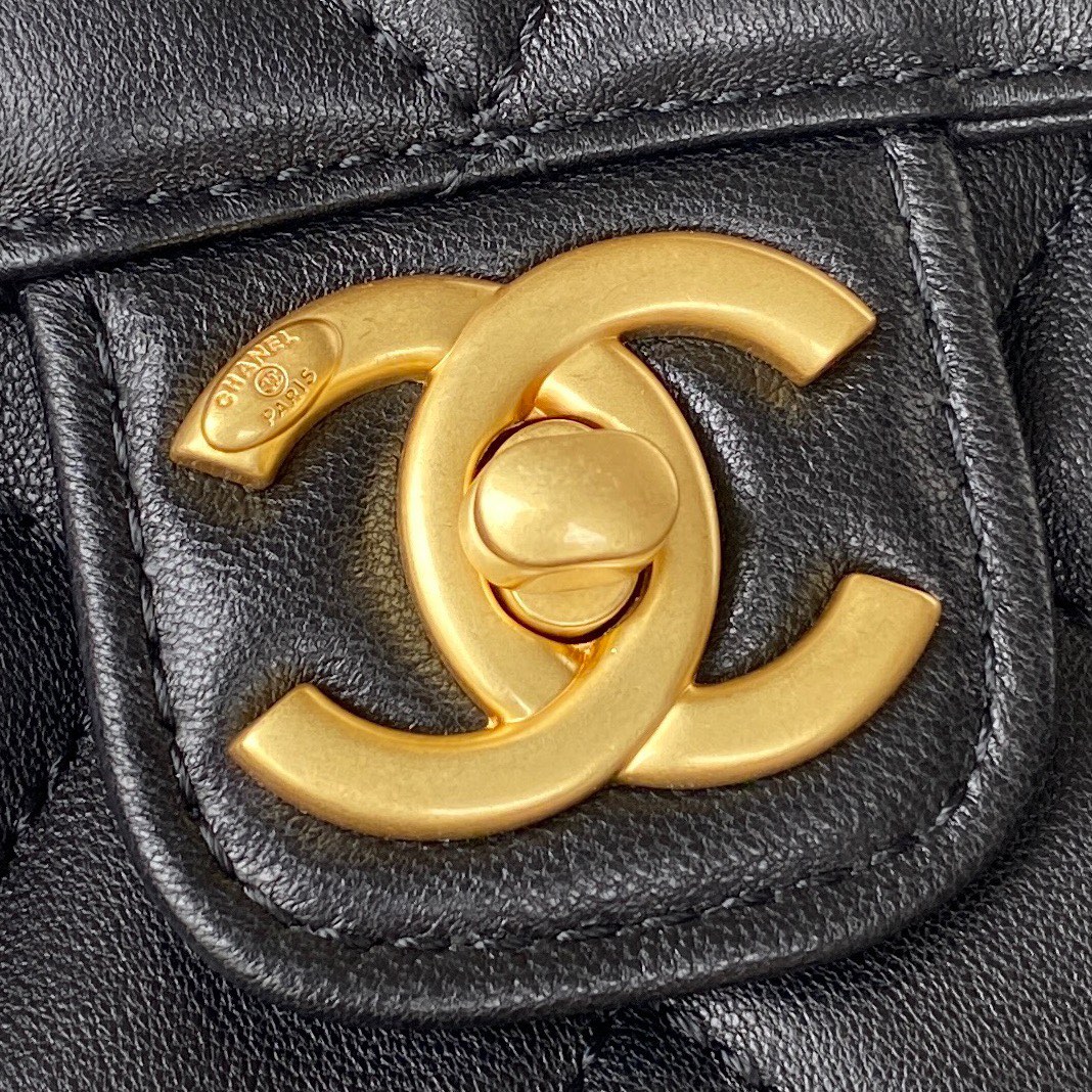 Handbag Chanel AS3649 size 18X19.5X9.5 cm - vstockx